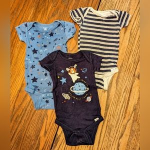 Space themed onesies - set of 3